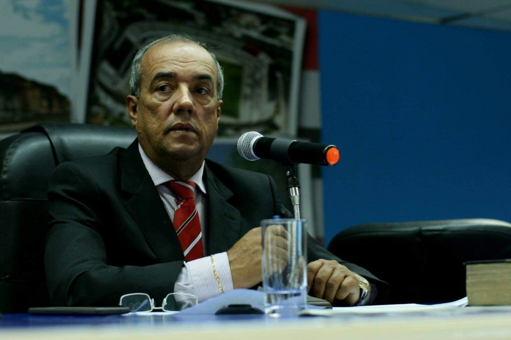 Muitos pronunciamentos, nenhum de Roberto Torres