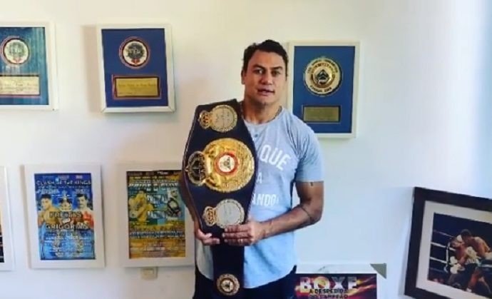 Popó vai leiloar cinturão de campeão mundial para compra de donativos