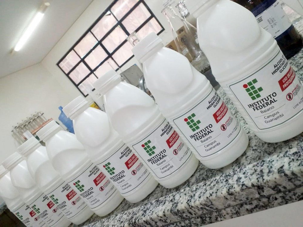 IF Baiano produz e entrega álcool 70° a serviços de saúde na região sudoeste