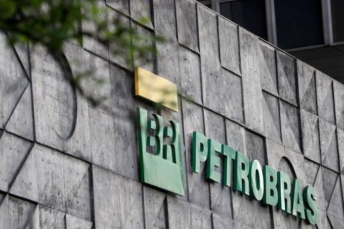 Petrobras estima 3,8 mil adesões a programas de desligamento de empregados