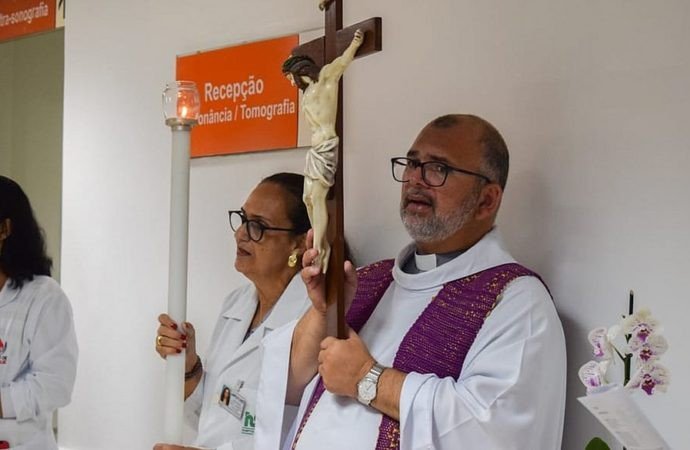 Sacerdote da Arquidiocese de Salvador é internado com diagnóstico de coronavírus