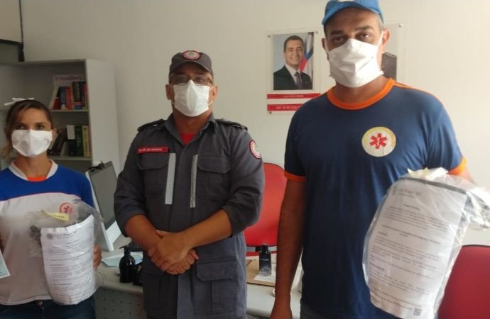 Máscaras produzidas em impressora 3D são entregues em Itabuna