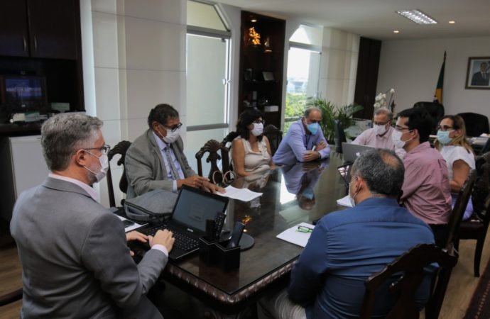 Bahia autoriza tratamento que associa hidroxicloroquina e azitromicina para pacientes com coronavírus