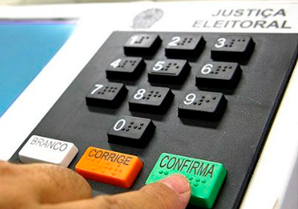 Ministros do TSE avaliam adiar pleito para dezembro, mas descartam prorrogar mandatos