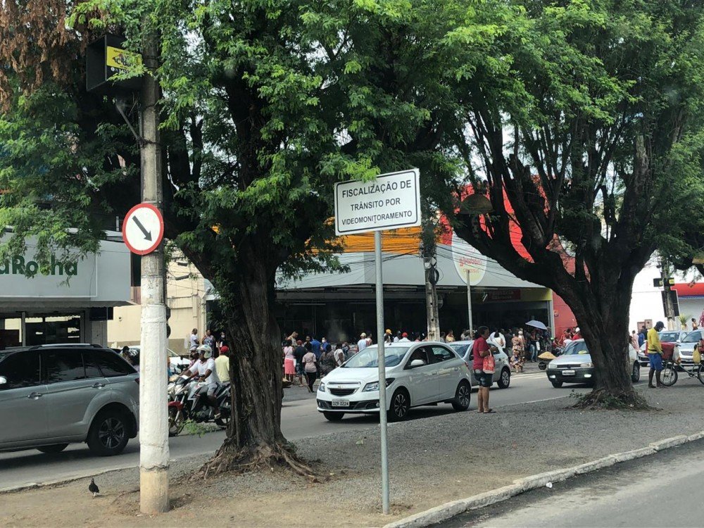 Comércio continuará parcialmente fechado até dia 20/04