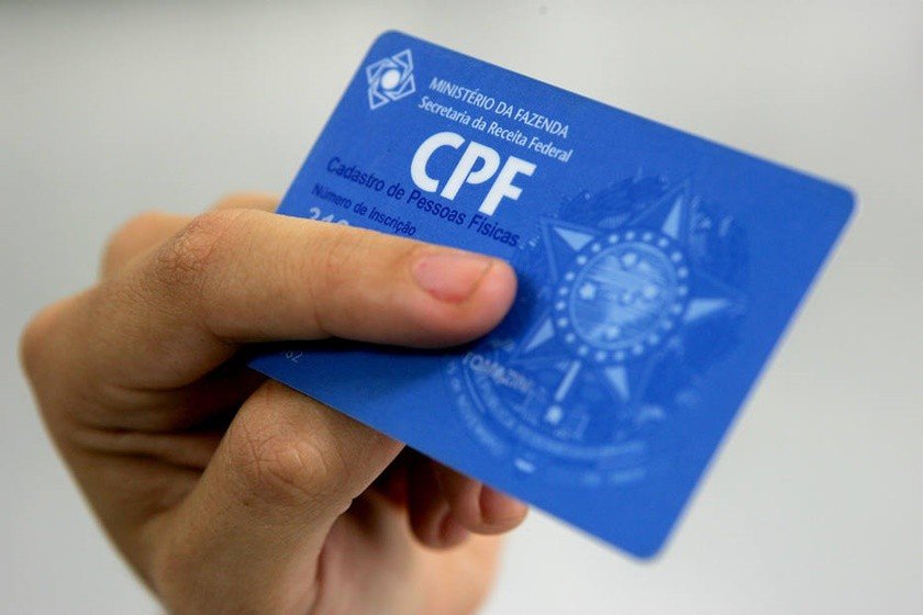 Justiça derruba exigência de CPF regular para receber auxílio emergencial