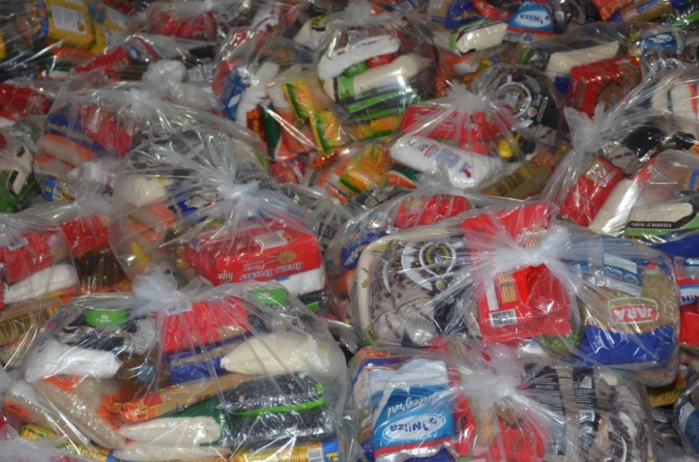 Mais de 10 mil cestas básicas já foram entregues a alunos da rede municipal de ensino, em Alagoinhas; Prefeitura dá continuidade à distribuição a partir de segunda-feira (20)