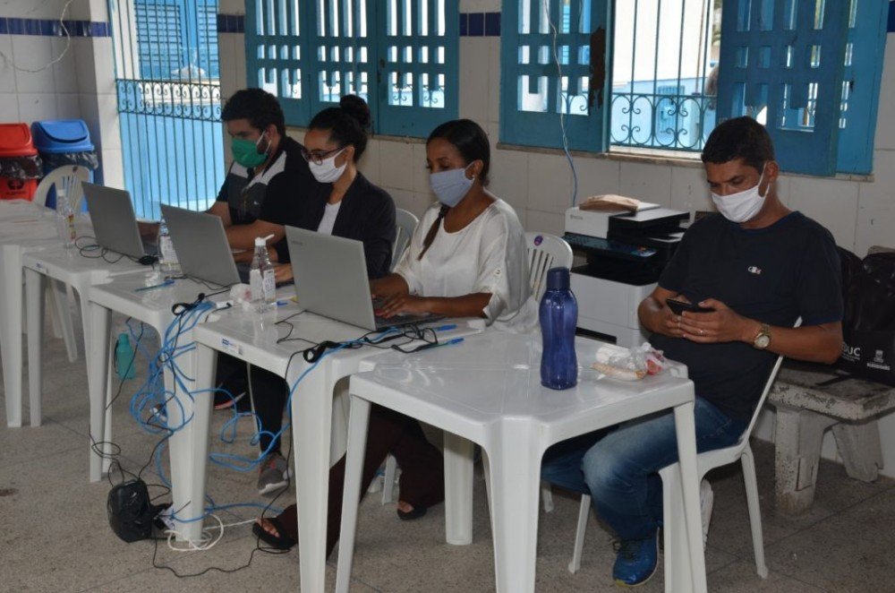 Alunos da rede pública municipal que não retiraram a cesta básica na própria unidade de ensino contam com nova oportunidade para o acesso ao benefício