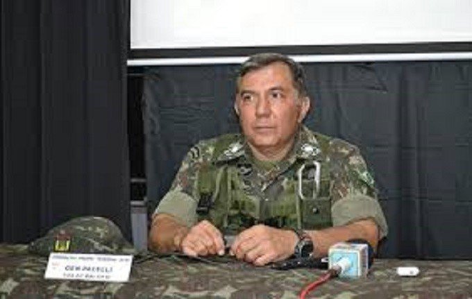 Bolsonaro violou Constituição ao exonerar general que queria controle de armas, diz procuradora