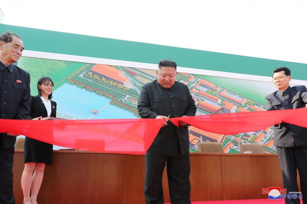 Kim Jong-un reaparece em público na Coreia do Norte após 20 dias
