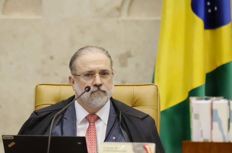 Aras pede ao STF acesso a vídeo de reunião com Bolsonaro e que 3 ministros sejam ouvidos