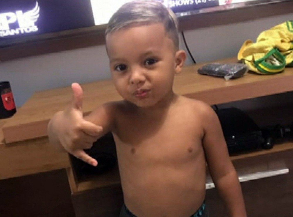 Menino de 4 anos morre com suspeita de Covid-19 no Rio