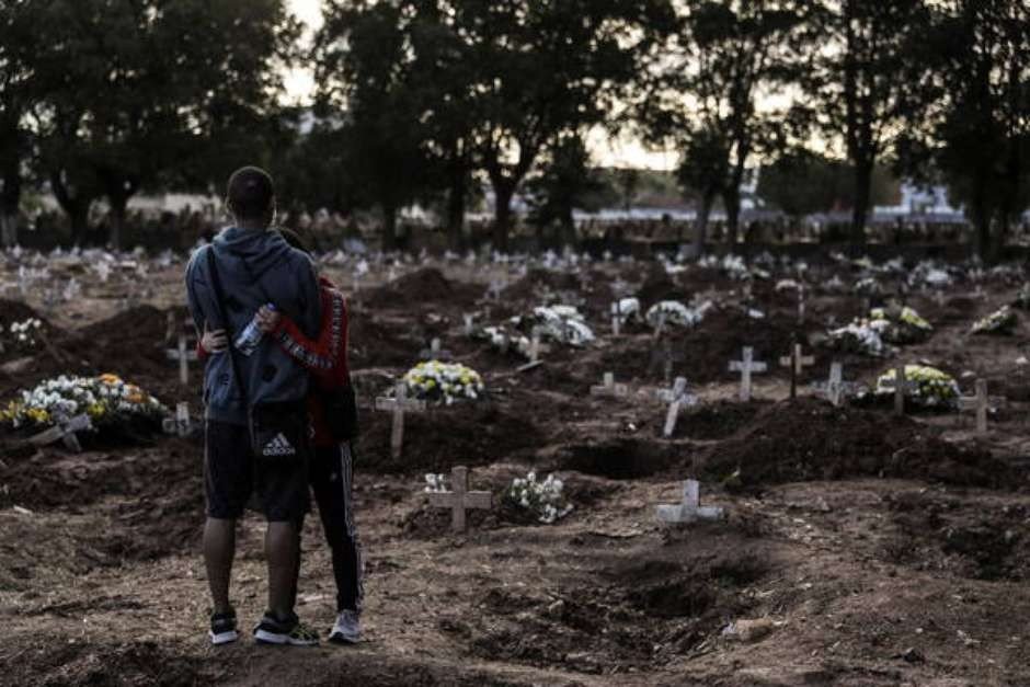 Brasil registra 10 mil casos e 730 mortes por Covid em 1 dia
