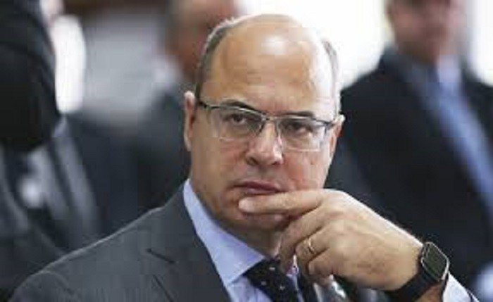 Polícia Federal esteve na residência oficial de Witzel nesta manhã (26)