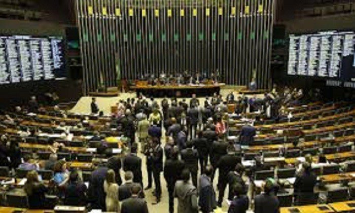 Câmara aprova urgência para mudança no Código de Trânsito e projeto sobre violência doméstica