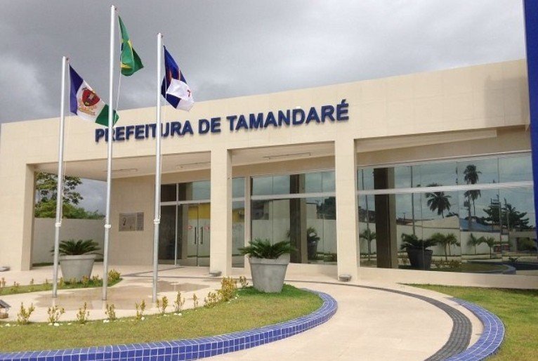 Empregada doméstica, mãe de criança que caiu do prédio, consta como funcionária da Prefeitura de Tamandaré