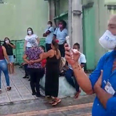 Por atraso no pagamento do salário de maio, trabalhadores de empresa terceirizada pararam na manhã de hoje na Maternidade de Alagoinhas