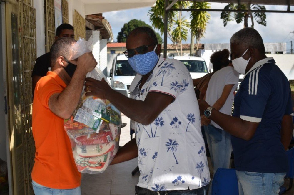 Prefeitura segue com entrega de cestas básicas pela SEMAS