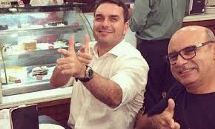 Queiroz pagou mensalidades escolares das filhas de Flávio Bolsonaro