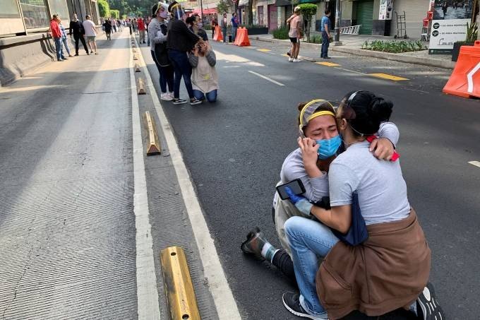 Terremoto de 7,1 graus faz prédios balançarem na Cidade do México