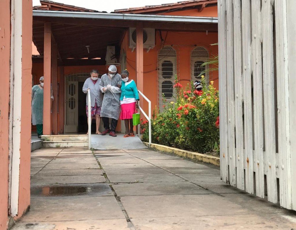 Idosos acolhidos na Unidade de Reintegração retornam à instituição de longa permanência