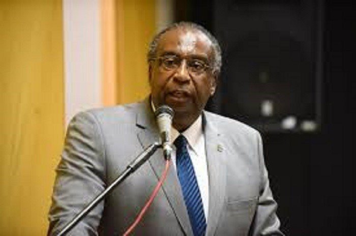 Novo ministro da Educação teve licitação de R$ 3 bilhões suspensa pela CGU