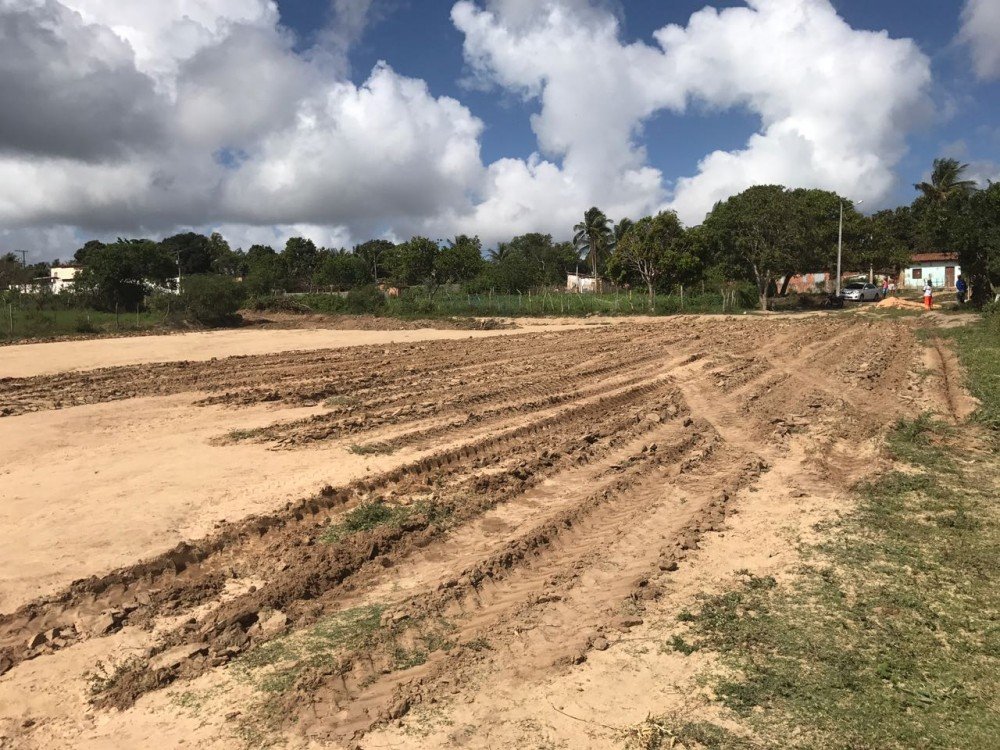 Prefeitura recupera campo de futebol do Alto Coração de Jesus