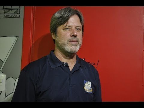 Jornalista norte-americano se emociona ao falar da parceria do PSDB com Departamento de Justiça de EUA