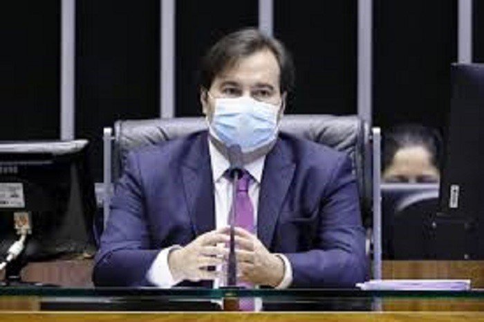 Presidente da Câmara defende fim de juros do cartão de crédito e do cheque especial