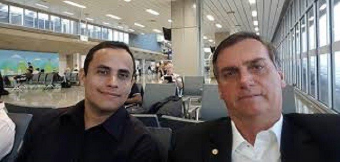 Tércio Arnaud Thomaz, assessor de Bolsonaro, é banido pelo Facebook
