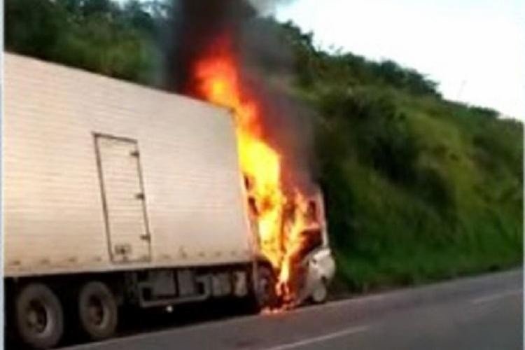 Acidente na BR-101 mata três pessoas da mesma família