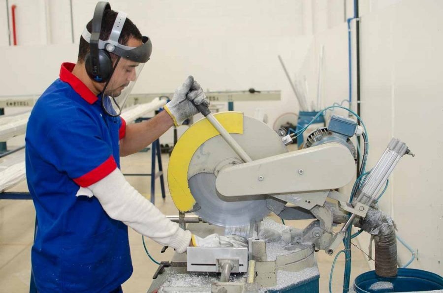 Mais investimentos no interior da Bahia: ampliação de indústria de esquadria.