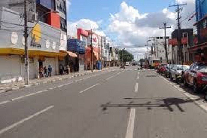 Feira tem decreto prorrogado e comércio fechado por uma semana