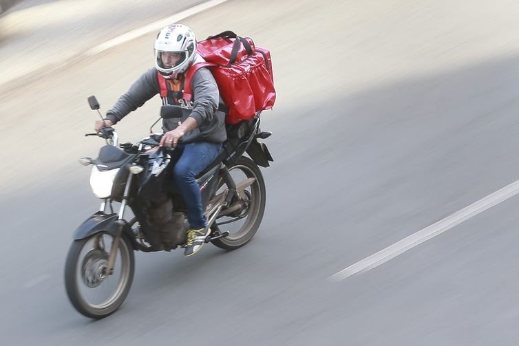 Os serviços de delivery voltam a funcionar até 23h00