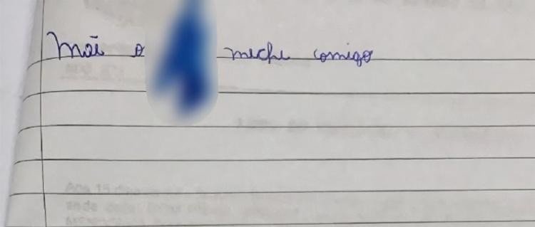 Menina escreve bilhete para a mãe relatando estupro