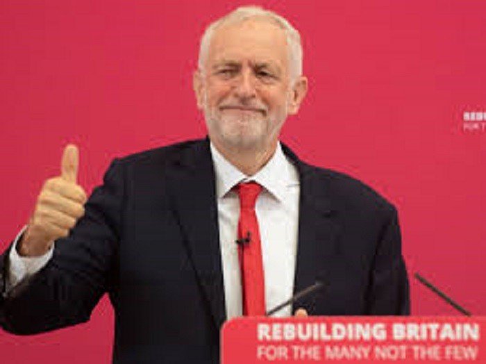 Corbyn, membro do parlamento do Reino Unido: “Junte-se a mim em solidariedade com o povo do Brasil em sua luta contra Bolsonaro”.