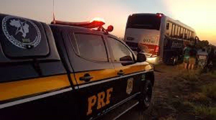 PRF prende quadrilha que assaltava ônibus na BR 101