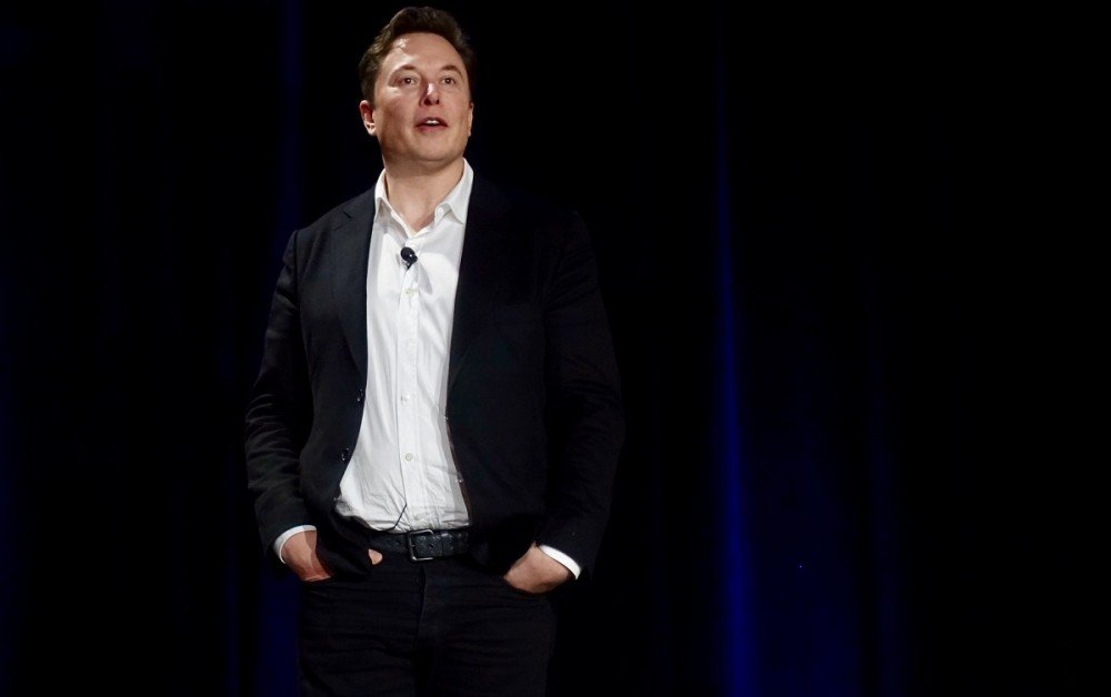 A fábrica da Tesla, de Elon Musk, responsável pelo golpe na Bolívia, esteve na mira do clã Bolsonaro