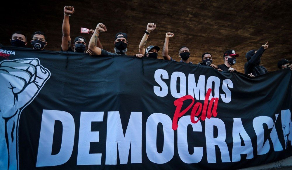 Corinthians: clube e patrocinador reagem à tentativa de Bolsonaro de 