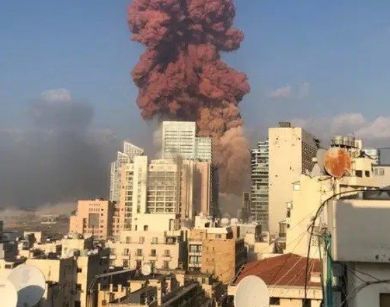 Explosões em depósito no porto de Beirute, Líbano, causam grande destruição