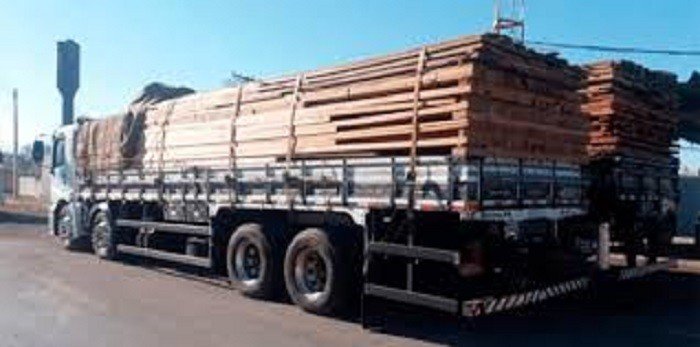 Apreendida carga ilegal de madeira nativa na BR-242/Barreiras
