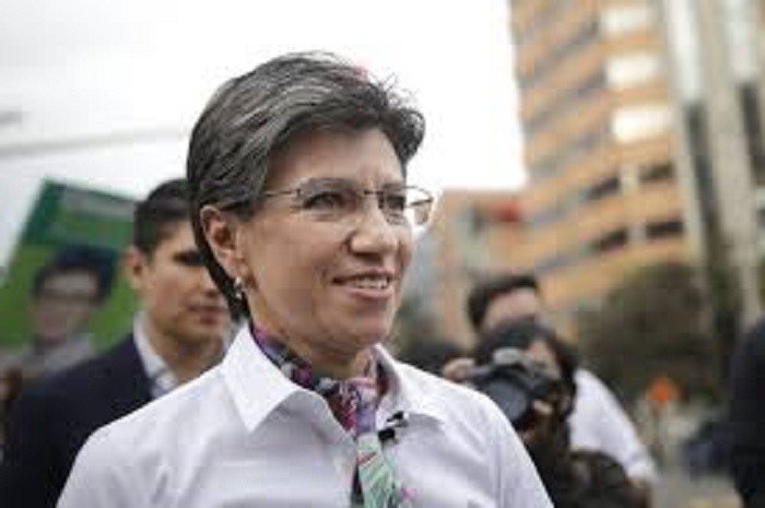 É um milagre que eu seja prefeita. Sou mulher, filha de professora e lésbica, diz Claudia López