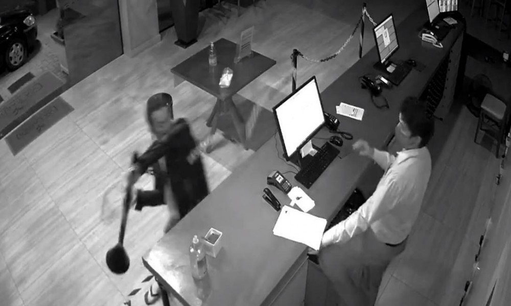 Homem se recusa a medir temperatura e ataca atendente do hotel