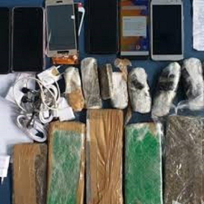 Coordenador de segurança foi preso ao tentar entrar no presídio com celulares e drogas