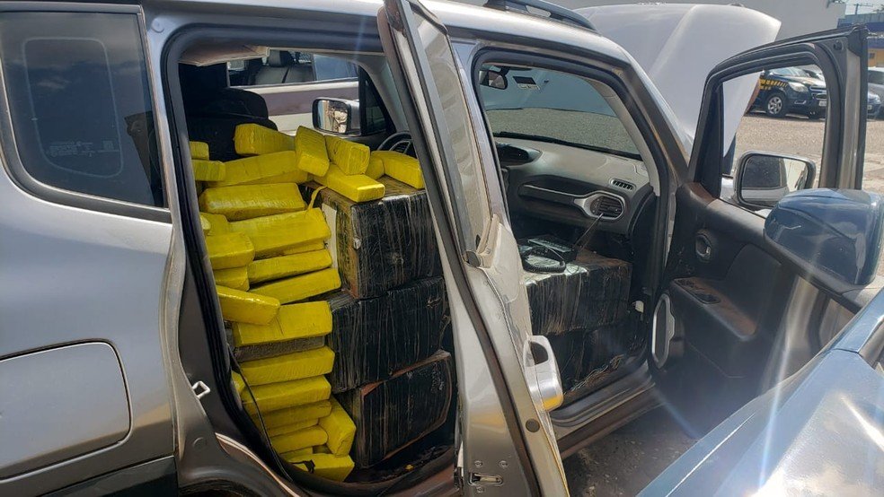 PRF apreende uma tonelada de maconha na BR-381, em Contagem