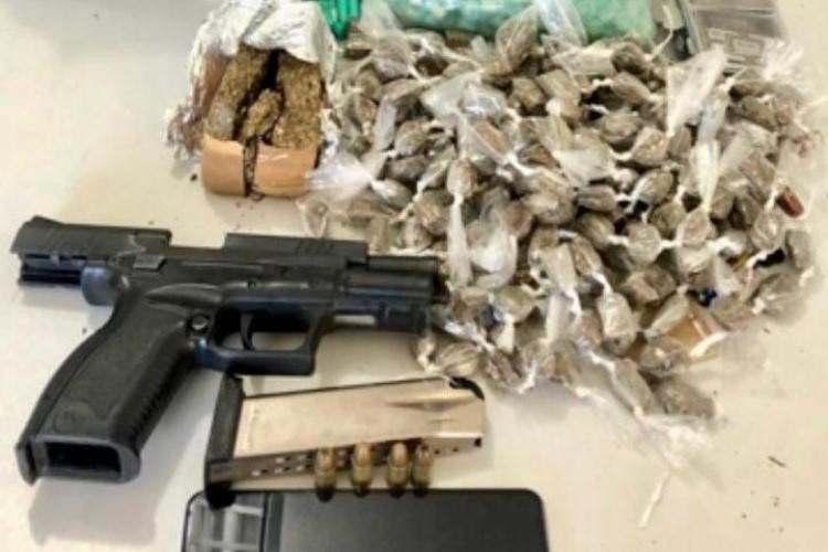 Policiais são baleados e suspeito de liderar facção morre em confronto