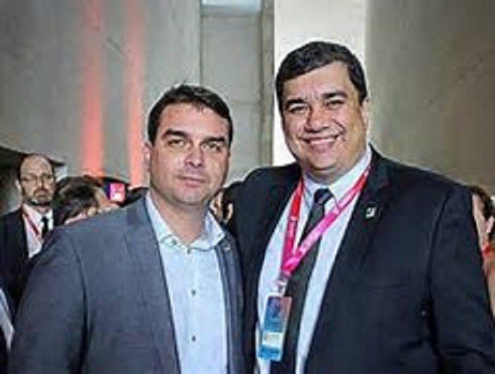 Segundo suplente de Flávio Bolsonaro recebia mesada de R$ 150 mil