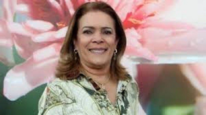 Gracinha, prefeita de Araçás, vira ré por irregularidades com contratos