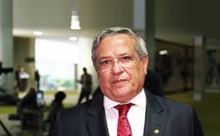 Roberto Jefferson retira Benito Gama da direção do PTB na Bahia