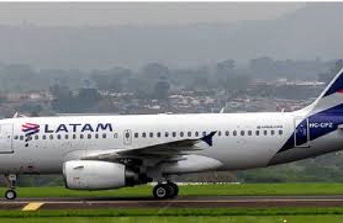 Latam reincidente: LATAMRACISTA chegou aos Trending Topics após um caso de racismo.